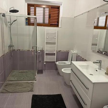 Mondi Golem (Tirana)