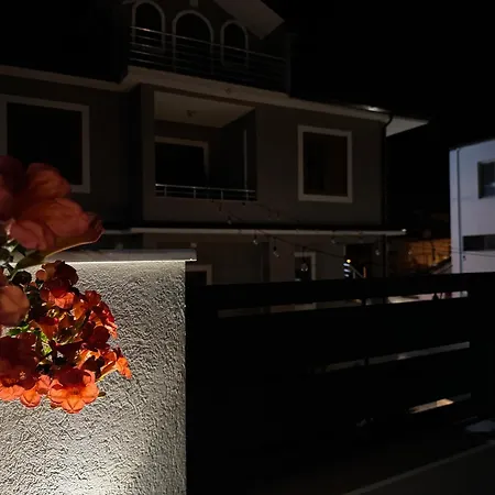 Mondi Golem (Tirana)