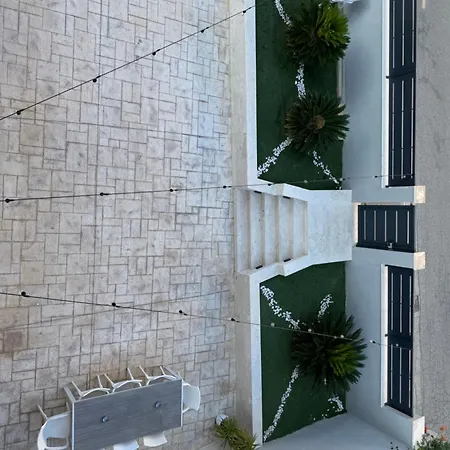 Mondi * Golem (Tirana)