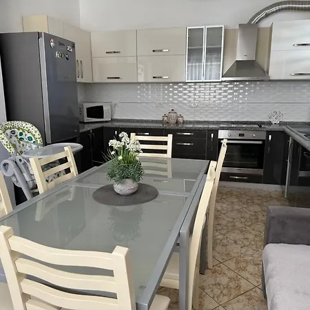 Villa Mondi Golem (Tirana)