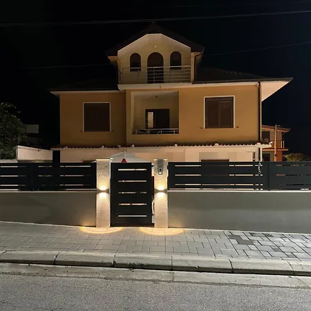 Mondi Golem (Tirana)