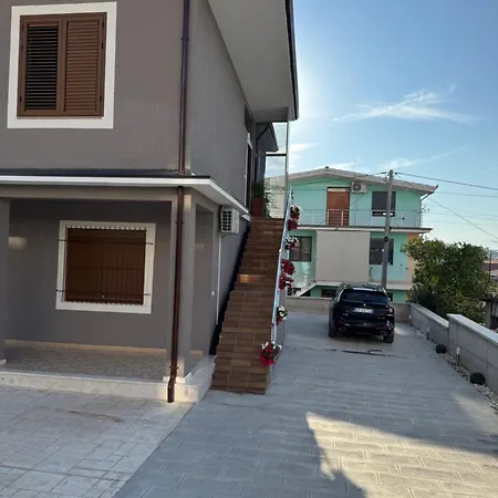 Mondi * Golem (Tirana)